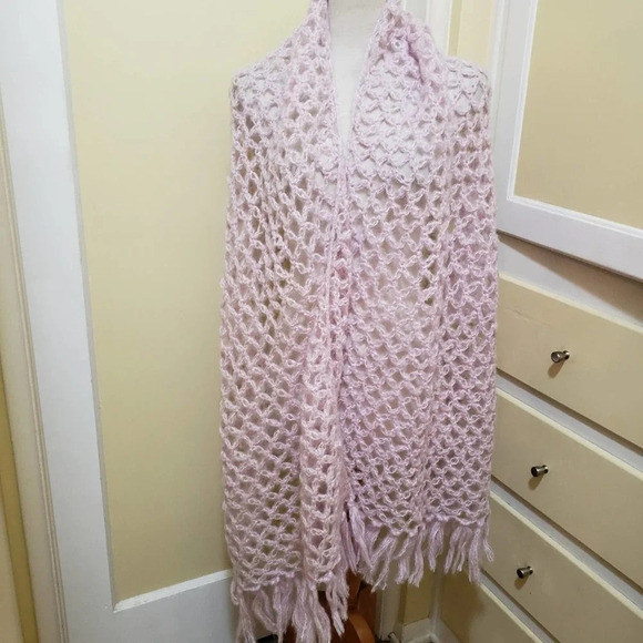 Vintage Shawl Light Pink/Mauve Crocheted Knit Wrap - Picture 4 of 10